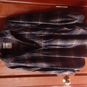 EUC American Eagle Boyfriend Fit Pullover flannel. Size L.